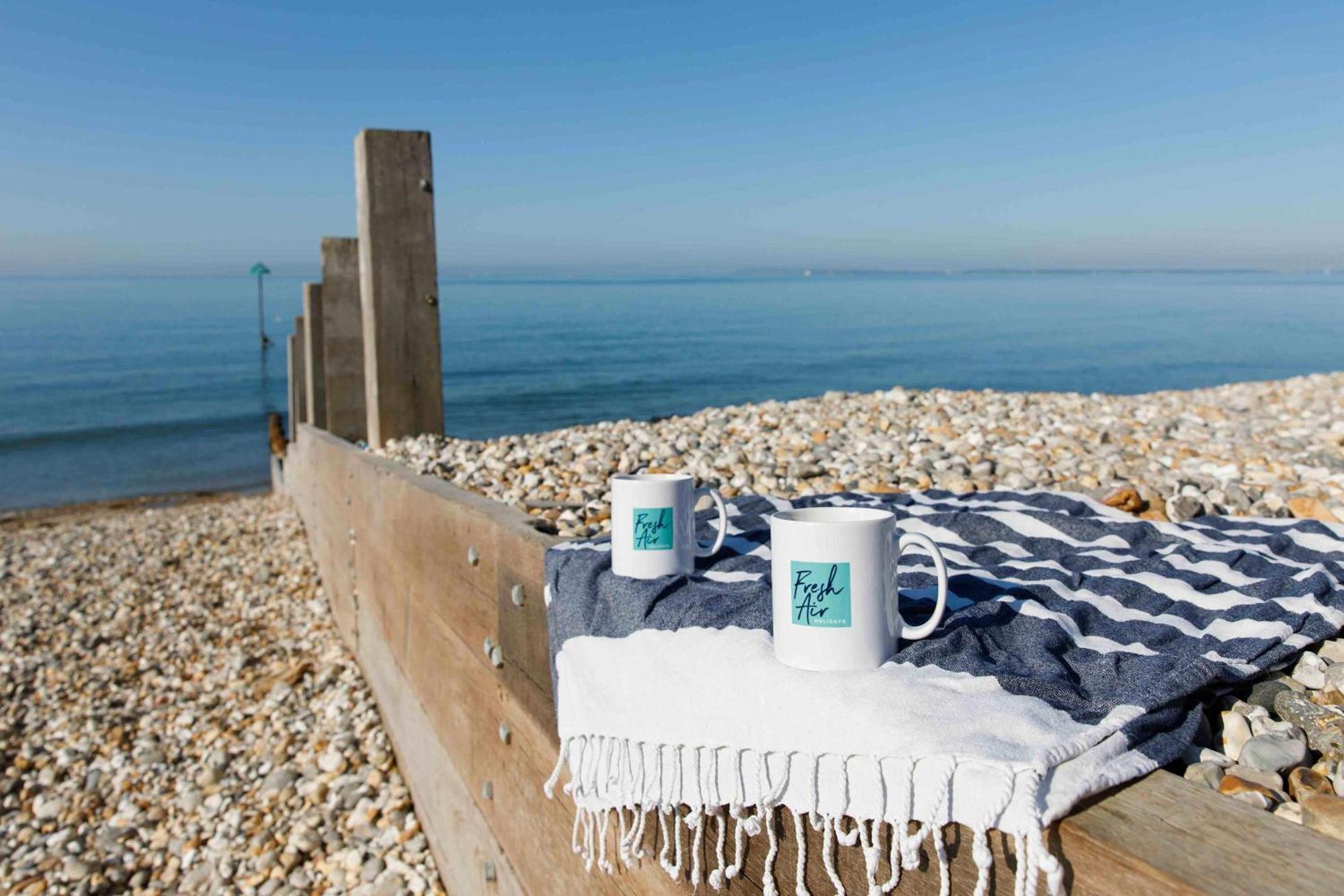 Absolute Beachfront With Decked Garden Oasis And Views Bognor Regis Zewnętrze zdjęcie