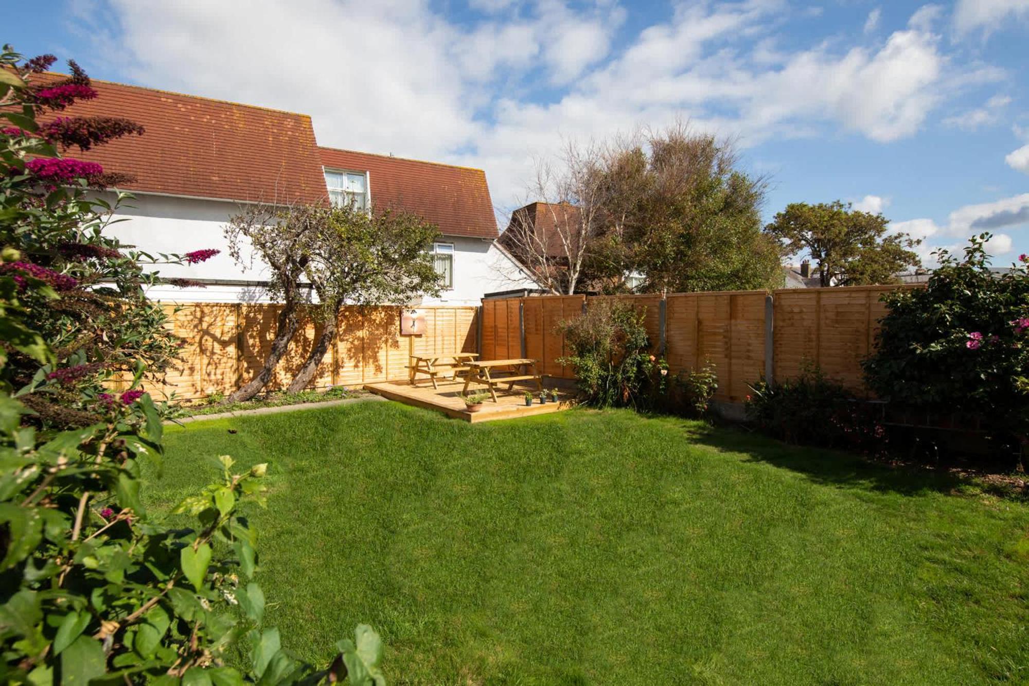 Absolute Beachfront With Decked Garden Oasis And Views Bognor Regis Zewnętrze zdjęcie