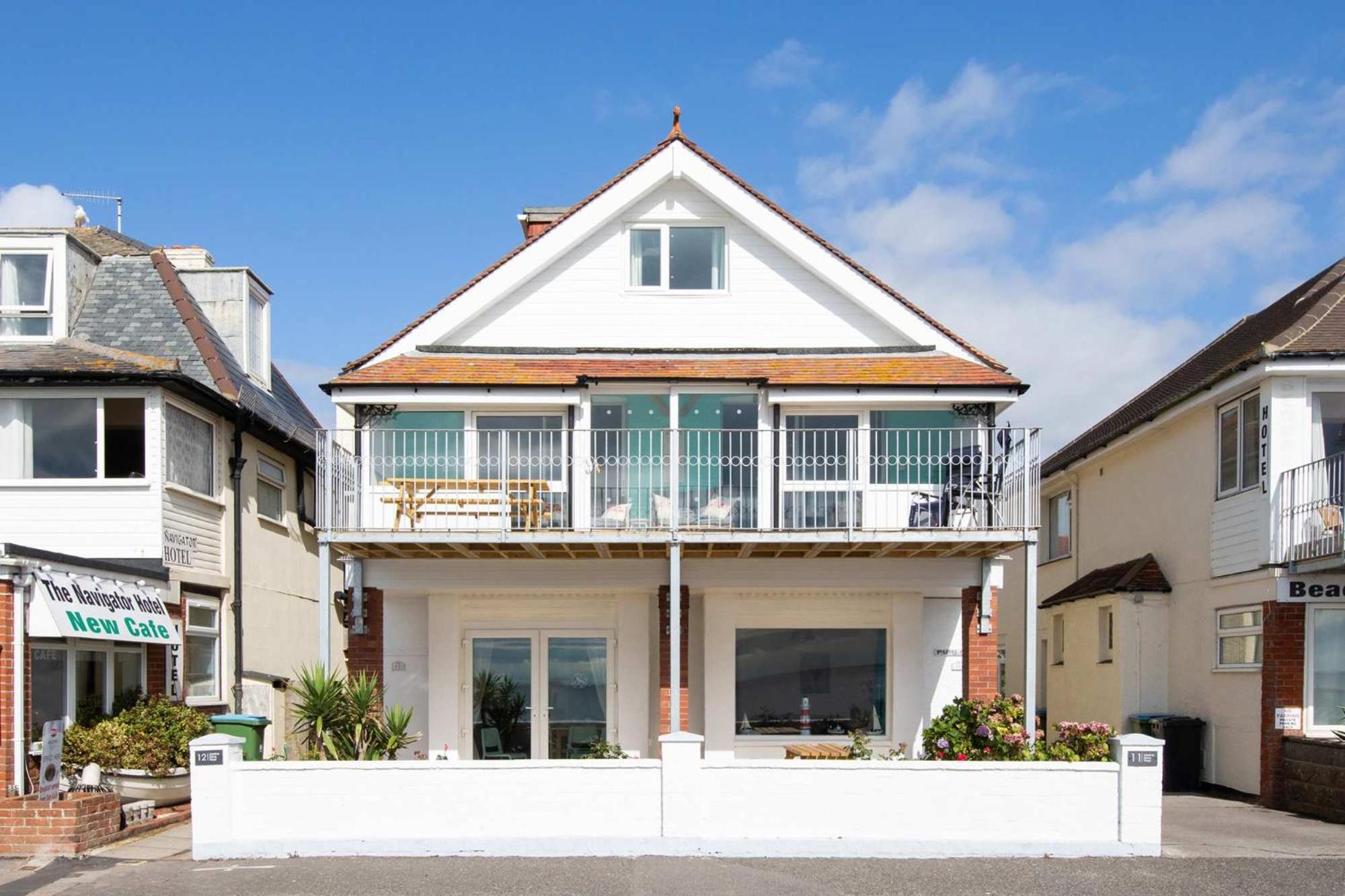 Absolute Beachfront With Decked Garden Oasis And Views Bognor Regis Zewnętrze zdjęcie