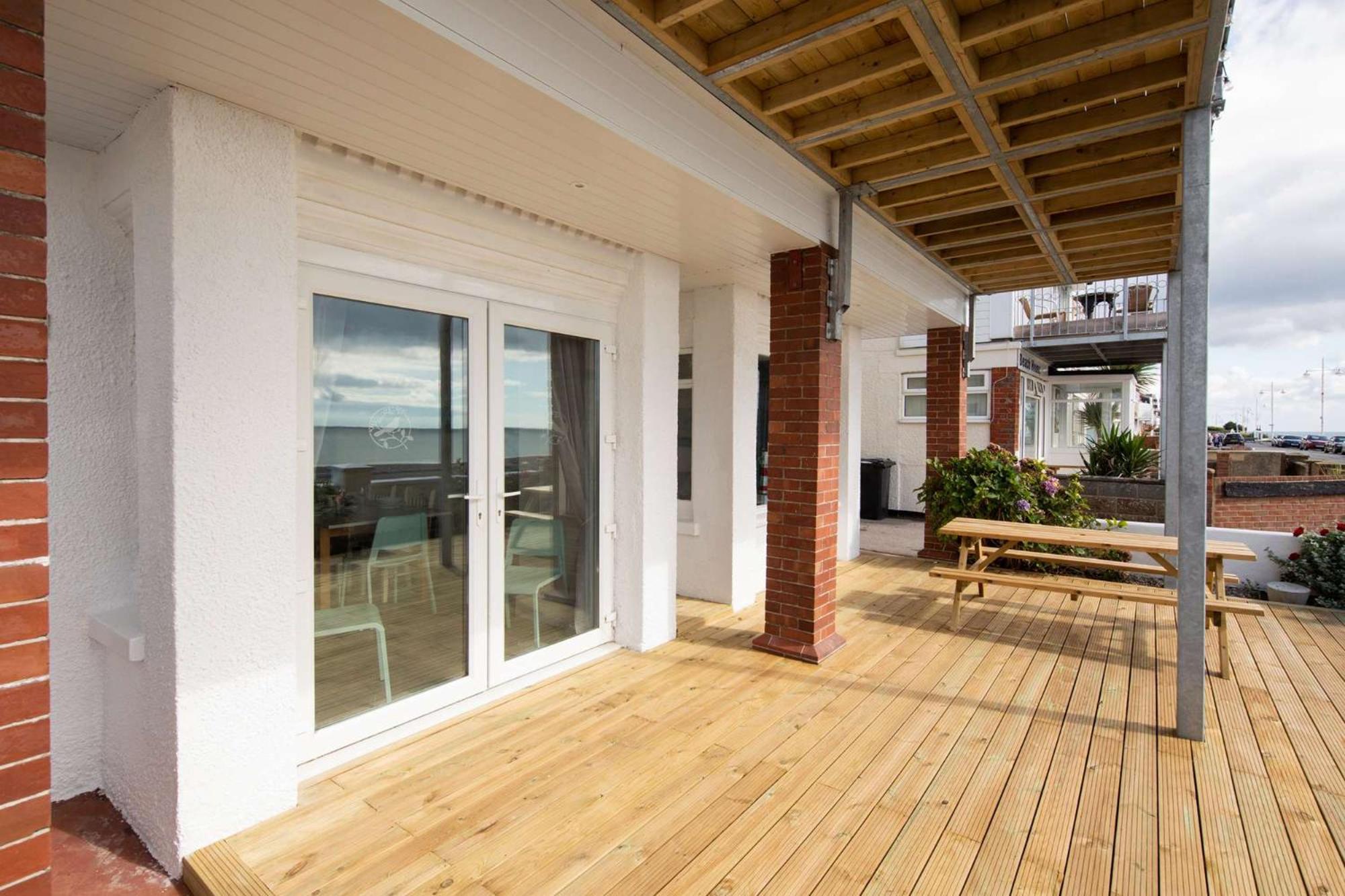 Absolute Beachfront With Decked Garden Oasis And Views Bognor Regis Zewnętrze zdjęcie